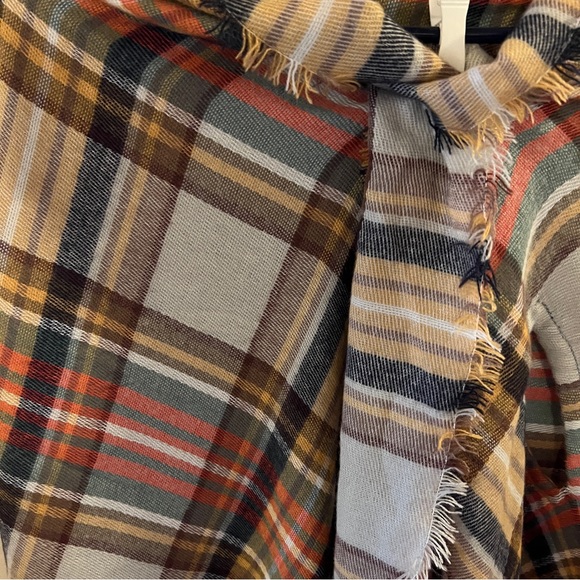 Tartan Style Wrap - Picture 3 of 4